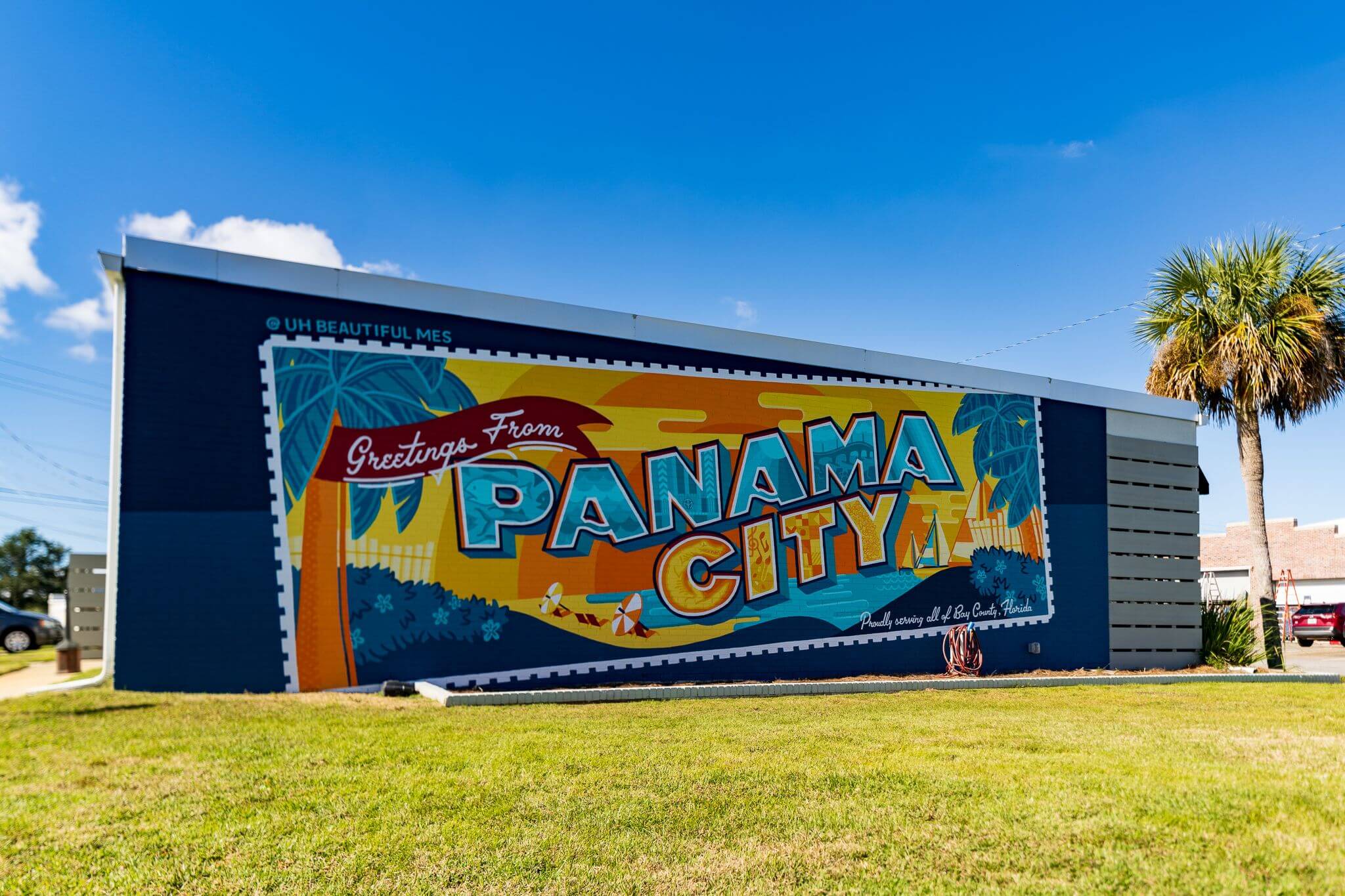 Street art of a postcard which says welcome to Panama City